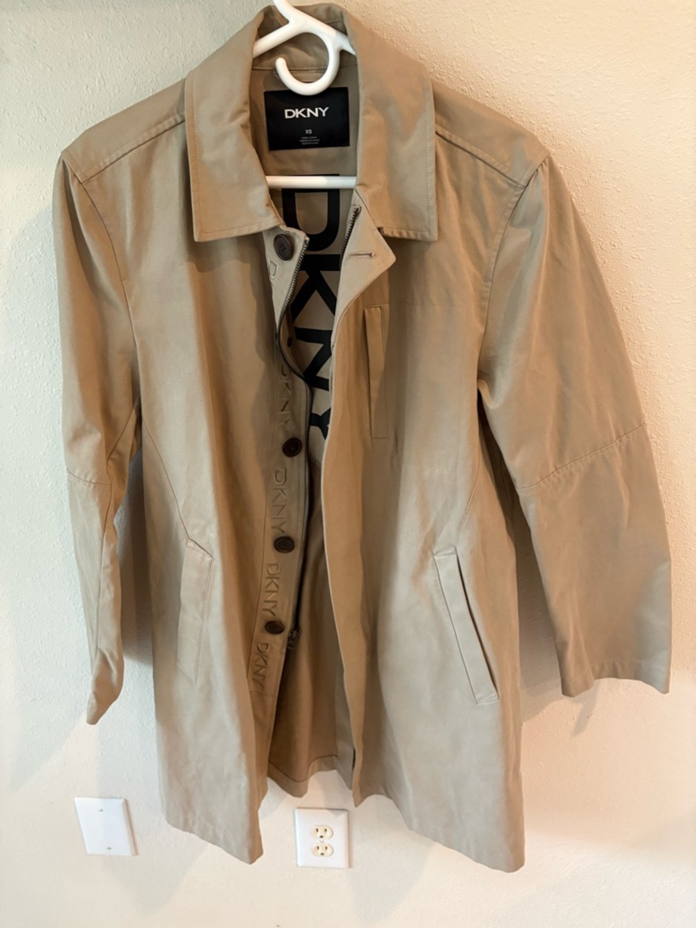 DKNY Unisex Tan Single-Breasted Coat/trench coat, never worn, w/o tags